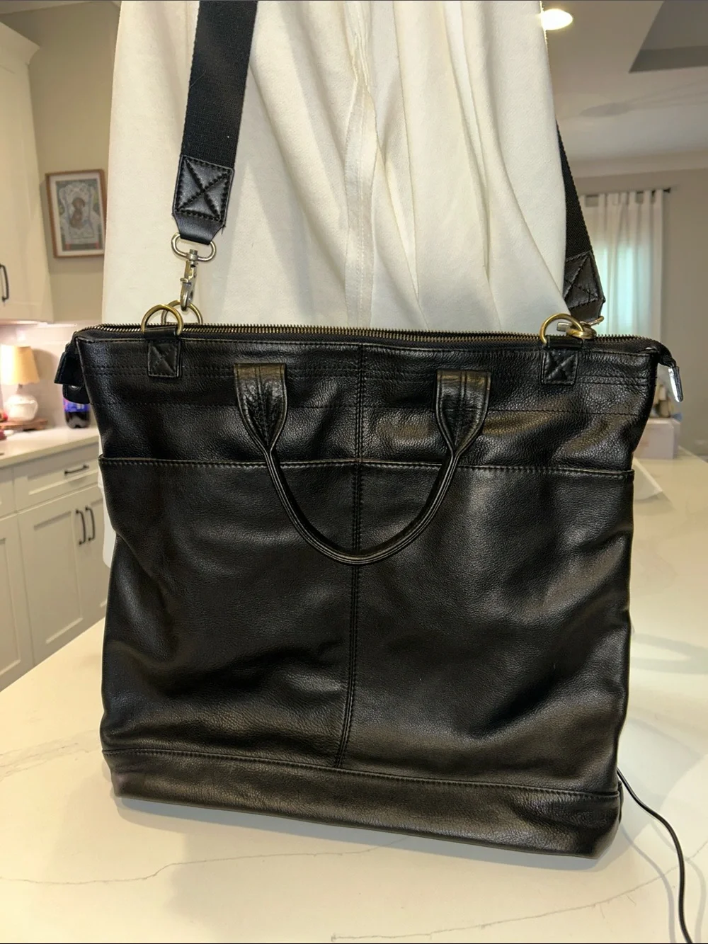 Roxbury Black Leather computer Tote Bag with Detachable Strap great condition